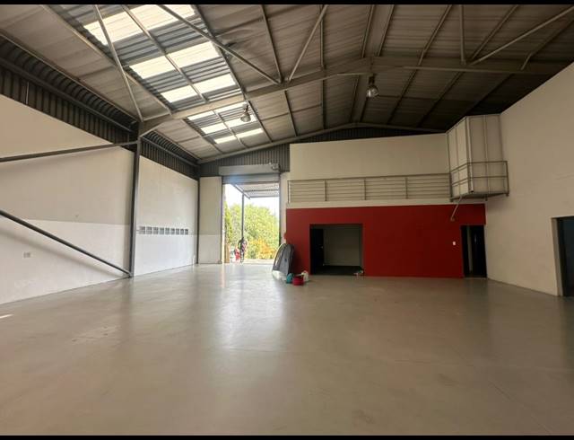 615M² WAREHOUSE TO LET IN KYALAMI